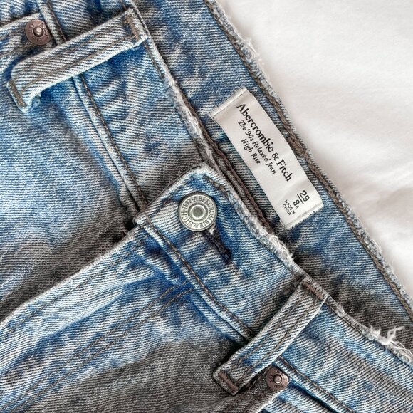 Abercrombie & Fitch High Rise 90s Relaxed Split Hem Jeans - Picture 6 of 9